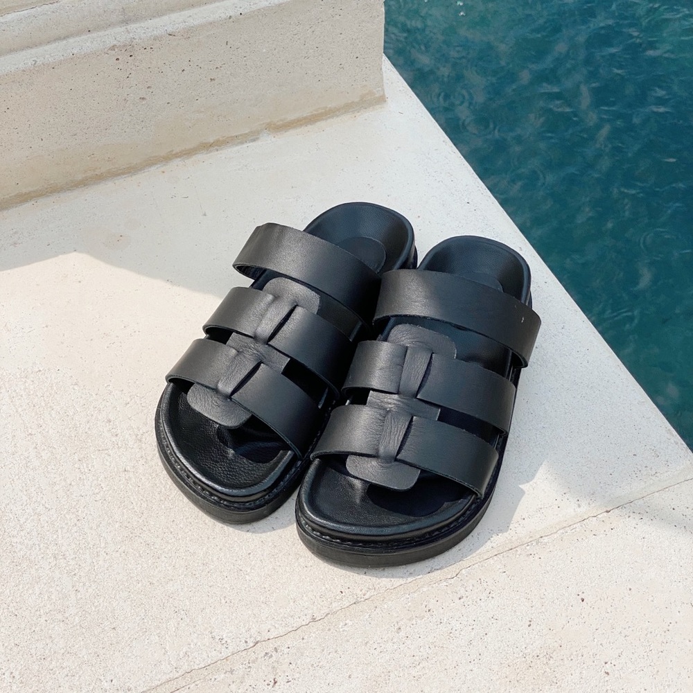 The Bali Tailor Watson Slide in Black